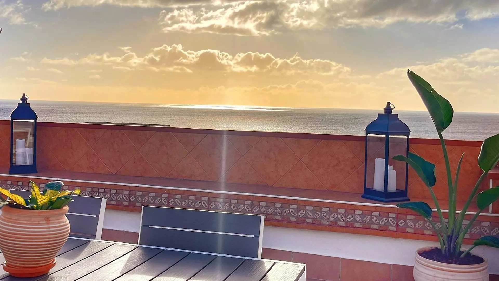 Canary Treasure Sunset By The Sea - Modern Apartment With Ocean Views Candelaria